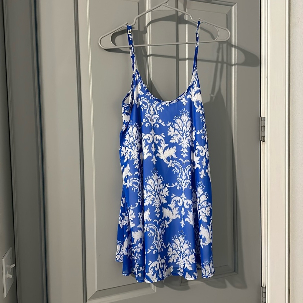 Show me your MuMu blue floral flowy dress size Medium